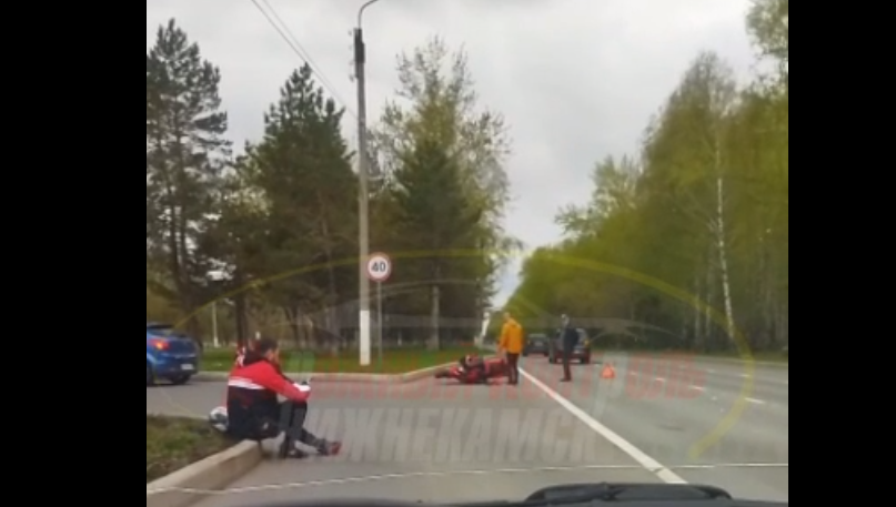 Автоинспекторы выясняют обстоятельства ДТП.