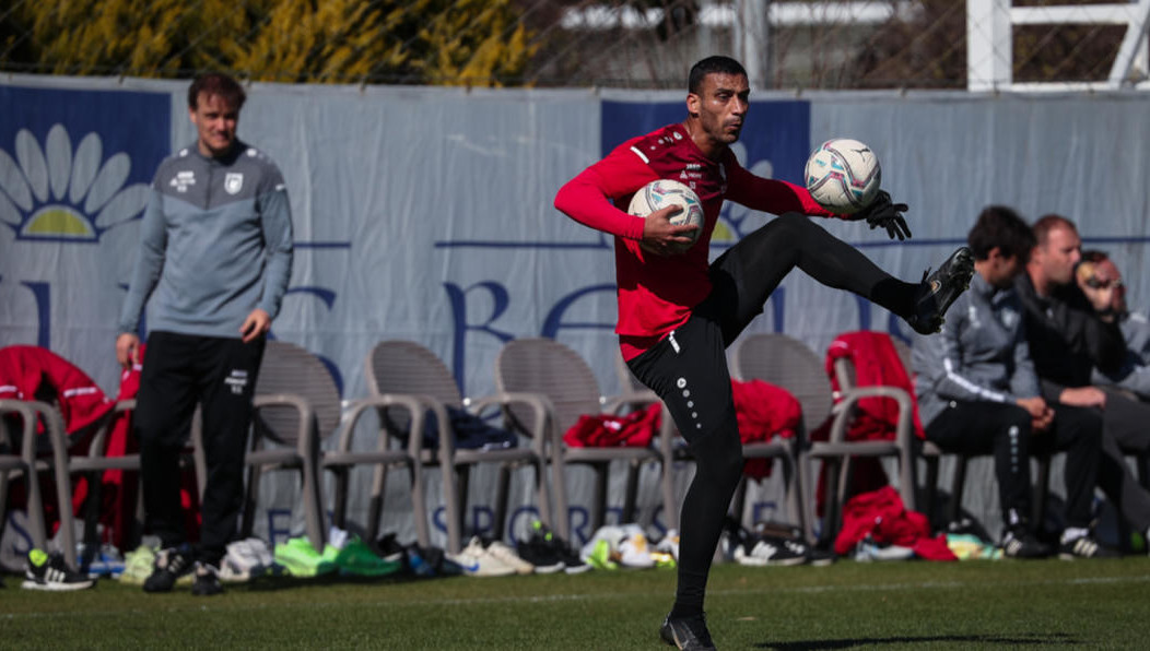 Команда Юрия Уткульбаева играет два матча подряд против клубов РПЛ. Спортивный обозреватель KazanFirst Артур Еникеев рассказывает о деталях тренировочного процесса.