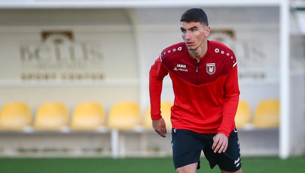 Тренер казанцев в шуточной форме провел переговоры с новичком.