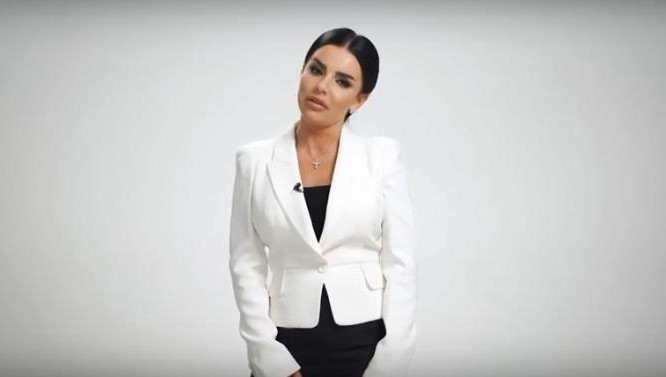 Девушка начала со слов: &laquo;Так больше нельзя!&raquo;.