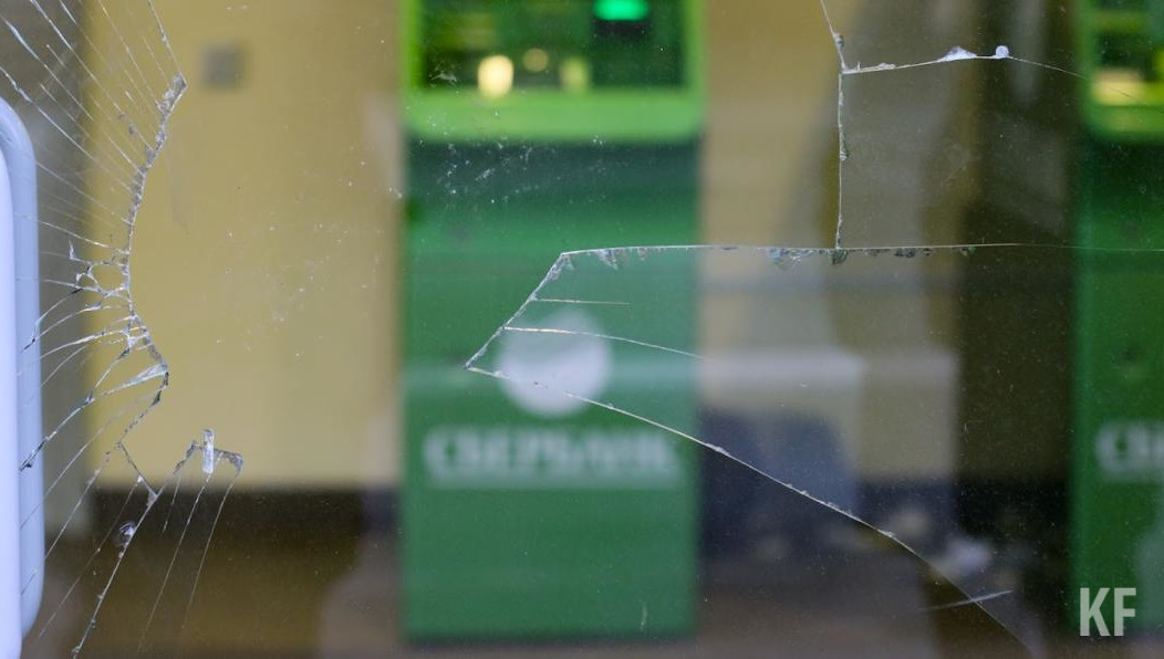 Подозреваемые перевели сообщникам более 20 миллионов рублей.