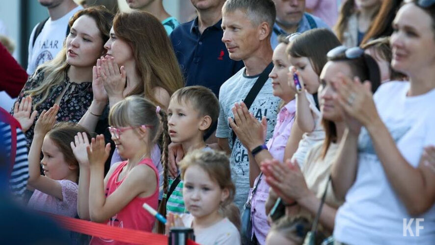 Сейчас в городе живут более 280 тысяч ребят.
