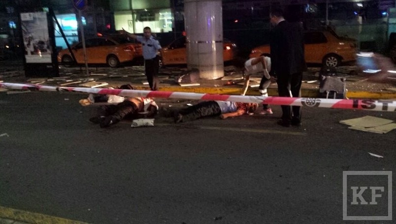Обе бомбы в аэропорту Стамбула взорвали террористы-смертники. Взрывы произошли в международном терминале
