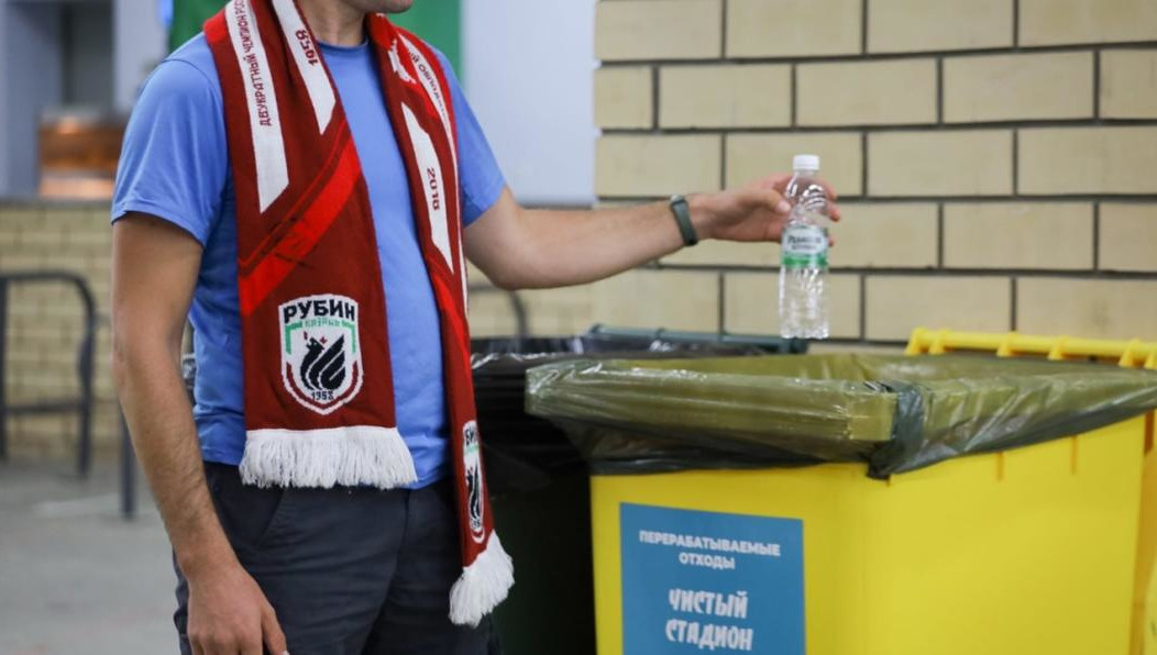 Футбольные клубы организовали раздельный сбор отходов на первых матчах в сезоне 2022-2023.