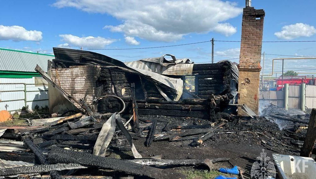 Площадь возгорания составила 100 кв.м.