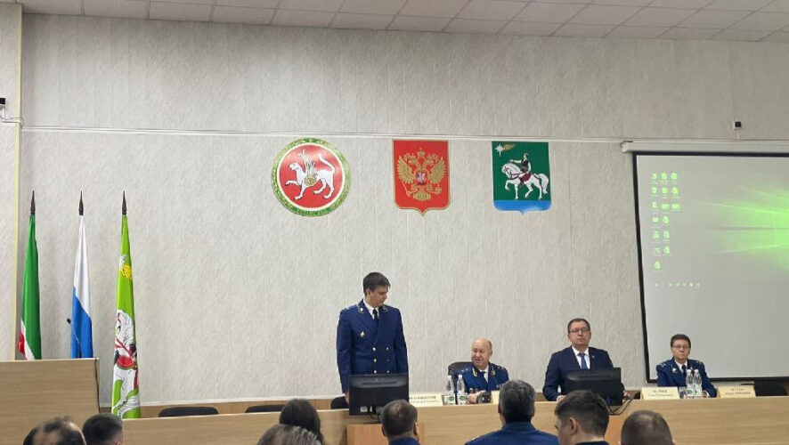 Свою карьеру начал в 2010 году в следственных подразделениях МВД по Татарстану.