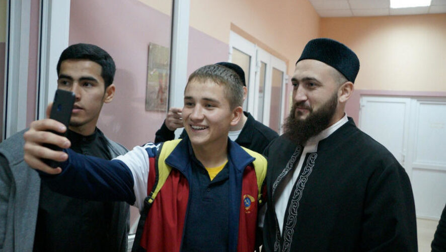 Муфтий Татарстана встретился с представителями мусульманской молодежи.