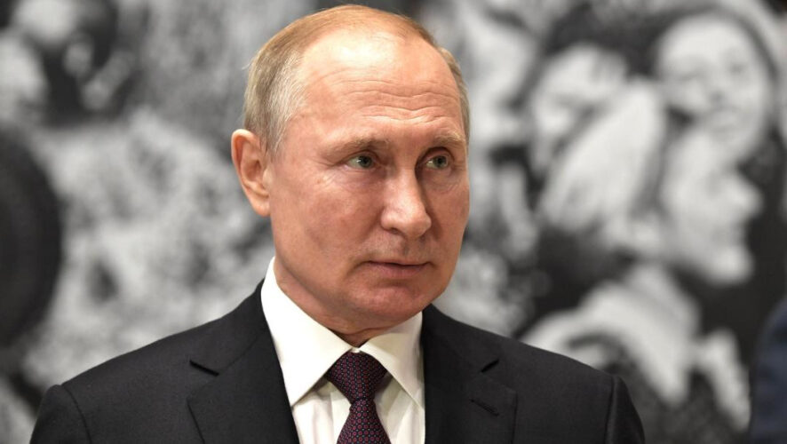 Президент России призвал граждан не пугаться росту числа выявляемых ежедневно случаев заражения.