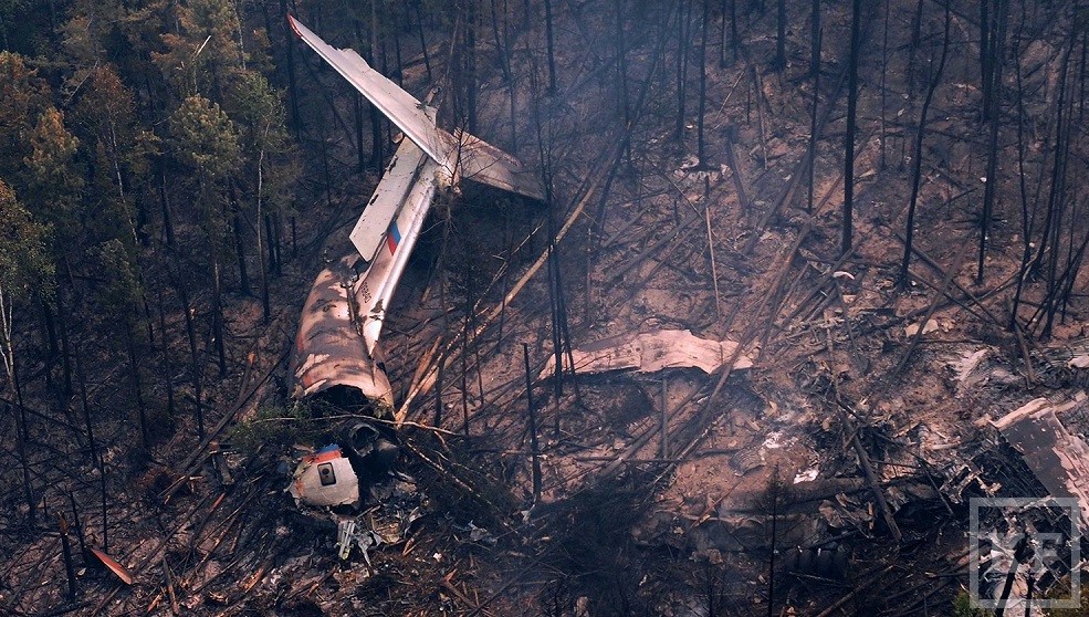 Обломки самолета Ил-76 обнаружены поисковым отрядом на месте крушения на одной из сопок в отдаленном районе Иркутской области