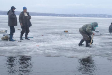 Сотрудники МЧС Татарстана предостерегают любителей зимней ловли от бездумных поступков