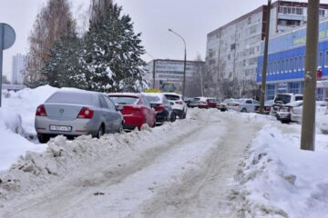 Первый снегопад в Челнах вместо аварий принес ужесточения правил парковки.