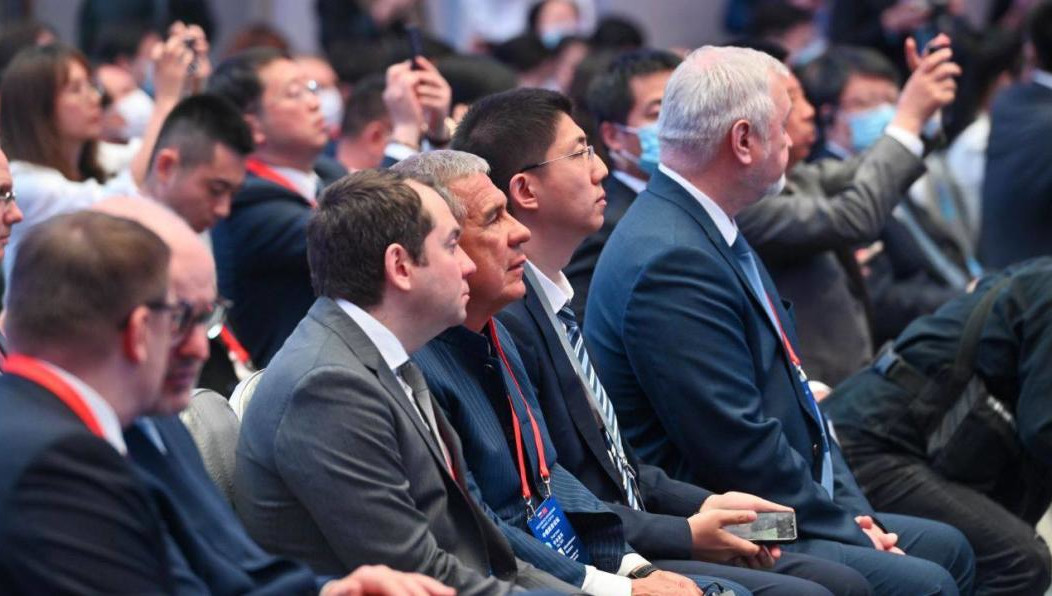 Раис РТ отметил важность проведения таких масштабных совместных форумов.