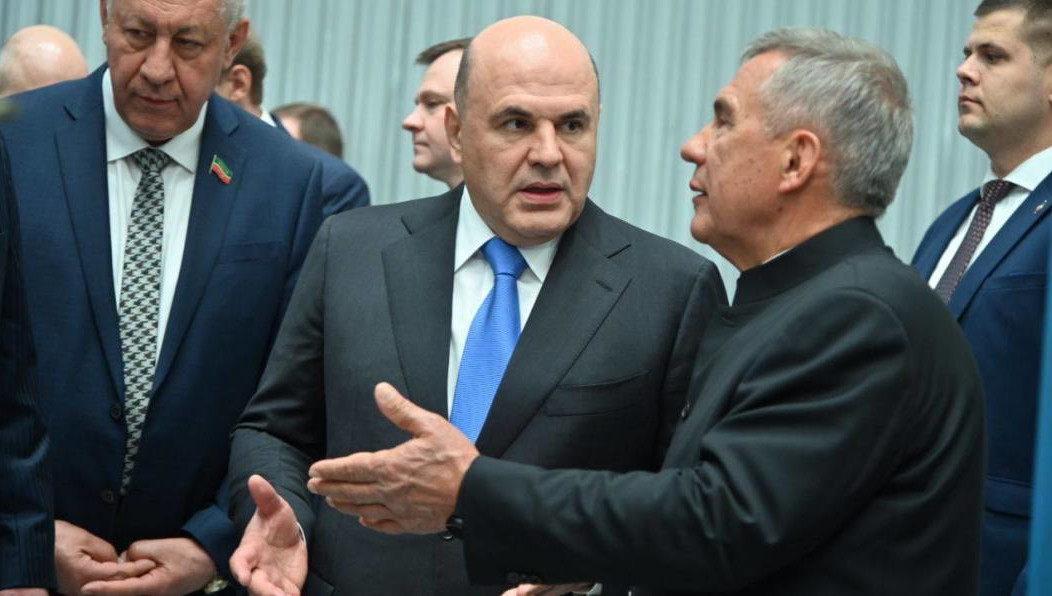 Председатель правительства России вместе с Рустамом Миннихановым осмотрел столичный авиазавод и выяснил