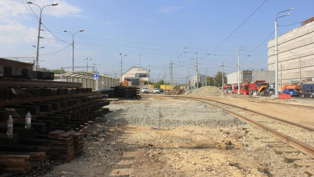 Во время ремонта уложили 349 метров новых рельс на улице.