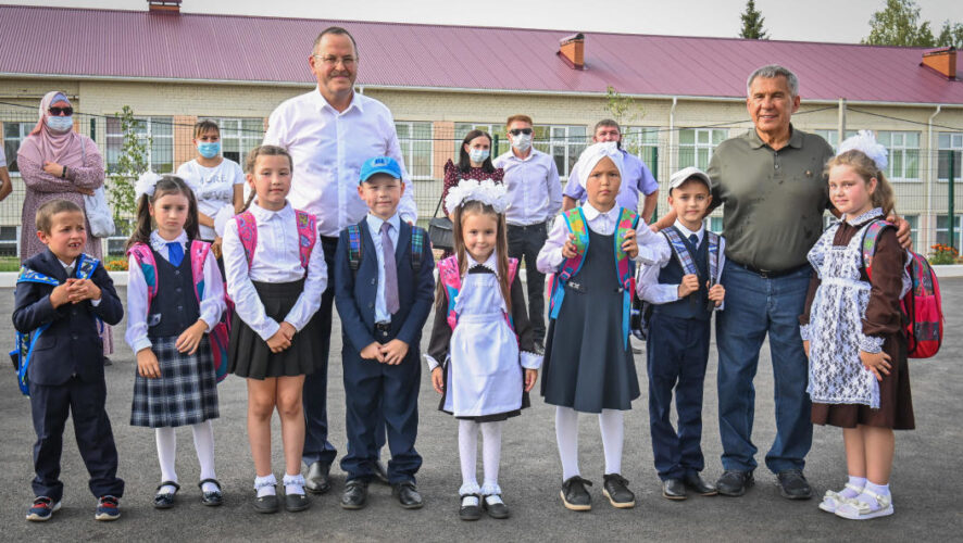 Также в рамках рабочей поездки президент республики осмотрел экопарк