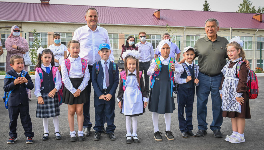 Также в рамках рабочей поездки президент республики осмотрел экопарк