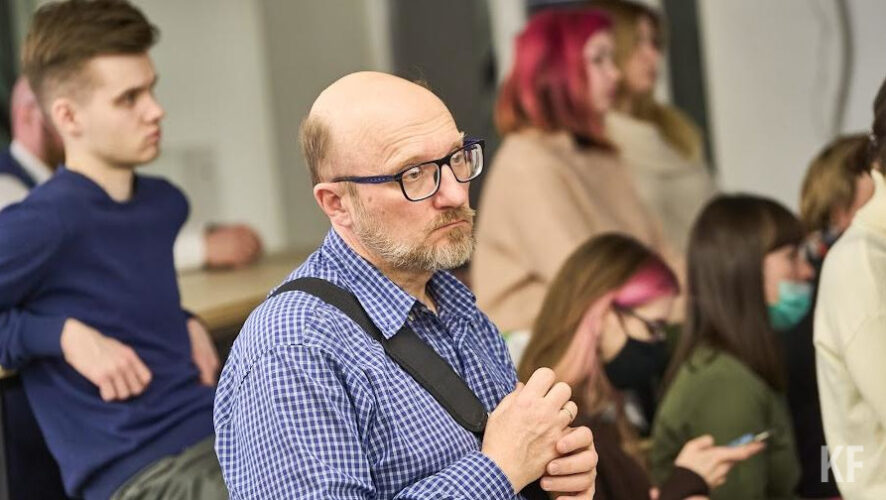 На продолжительность жизни женщин этого же возраста наиболее негативно влияют повышение артериального давления и стрессы.