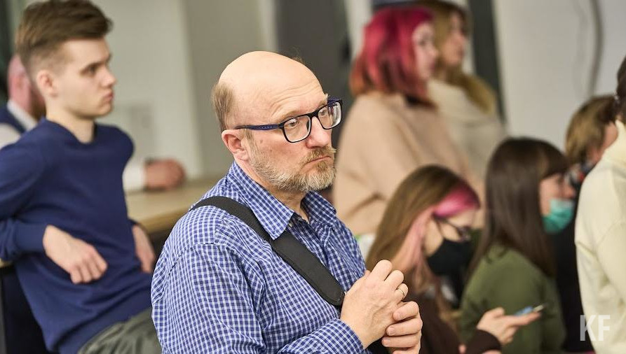 На продолжительность жизни женщин этого же возраста наиболее негативно влияют повышение артериального давления и стрессы.