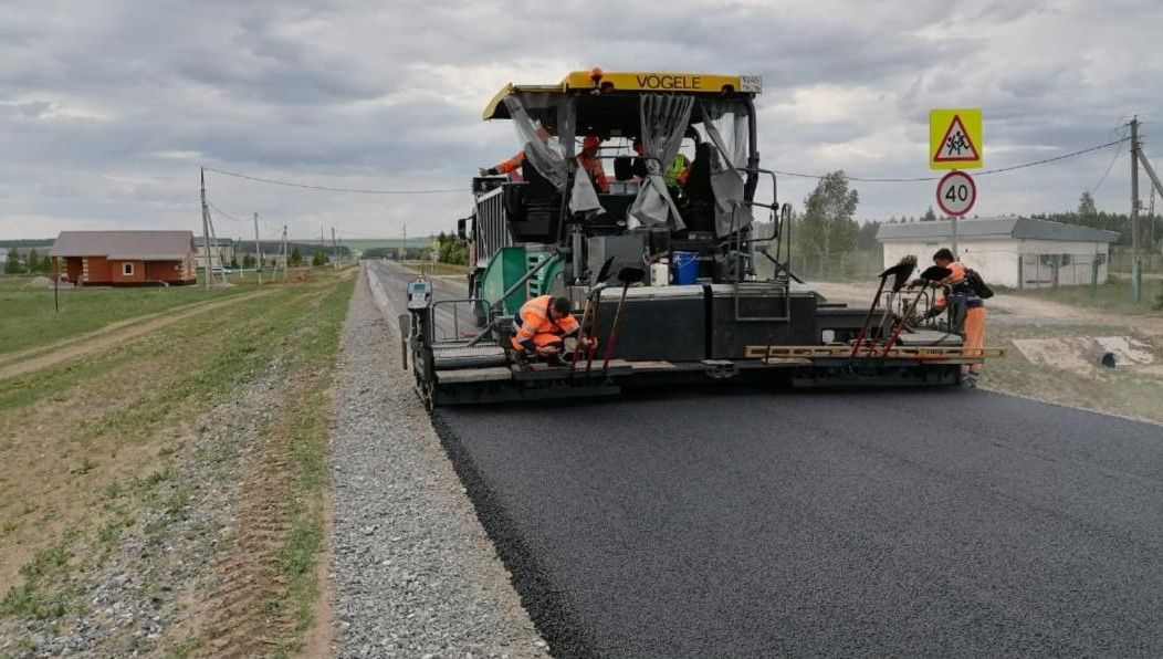 Положен верхний слой дорожного полотна.