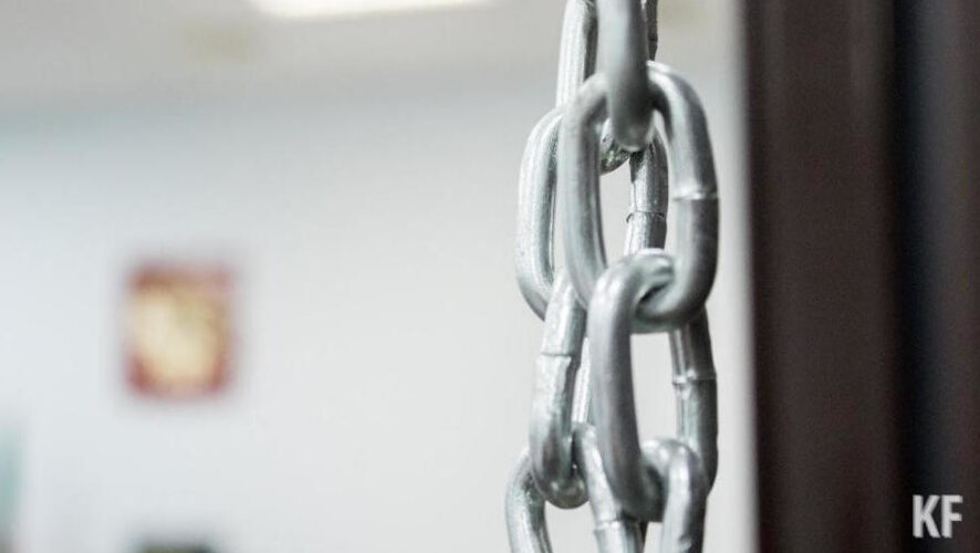 Холодильную камеру нашел в канале местный житель при поиске банок для переработки.