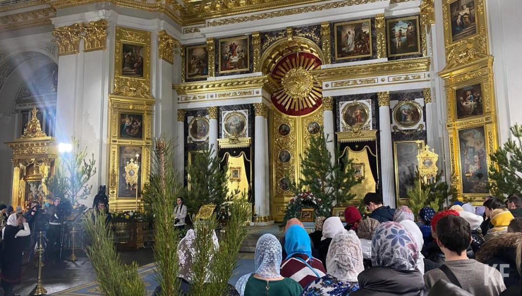 Службу посетили верующие из разных уголков республики и страны.