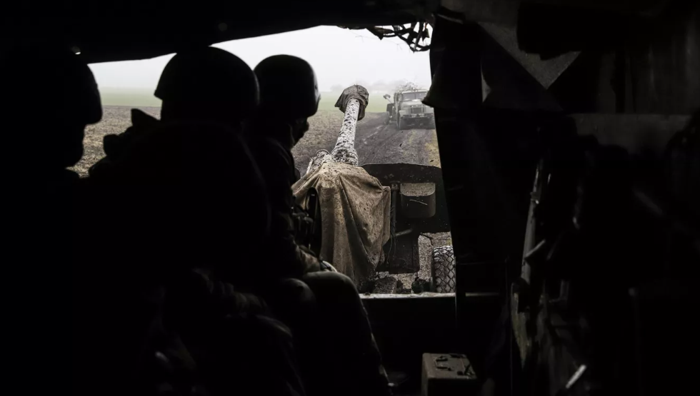 Погиб также водитель школьного автобуса.