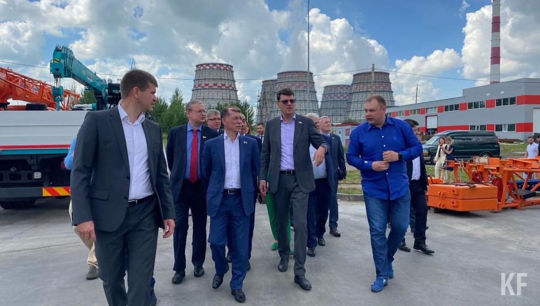 Председатель комитета по экономической политике посетил предприятия автограда и «Алабуги». Парламентарий призвал задуматься о будущем импортного оборудования.