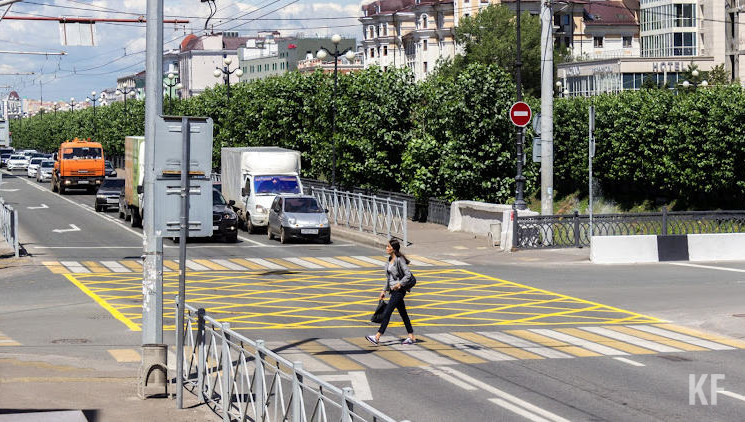 Пока уровень извлекаемого шума бьет по ушам водителей и пешеходов.