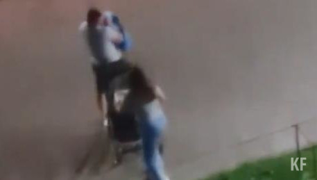 Семейный скандал очевидцы сняли на камеру.