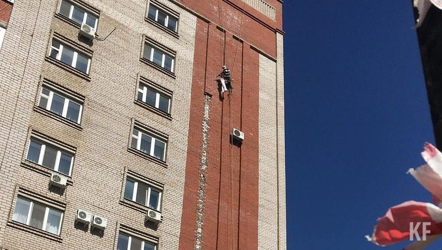 Работы начались в семь утра.