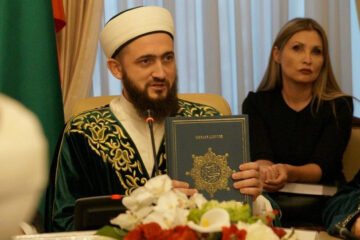 Татарстанские богословы презентовали собственную книгу с объяснениями Корана.