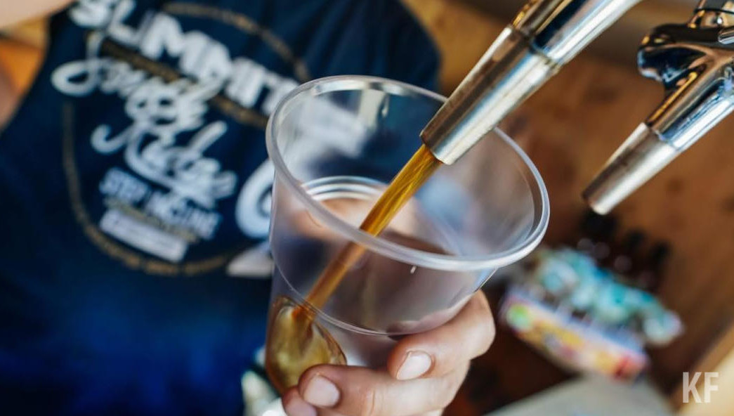 Средняя посещаемость стадионов сократилась почти в три раза из-за запрета на напиток.