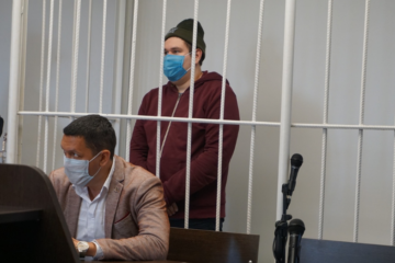 Рустем Мухамадьяров схватил мальчика за шиворот и горло