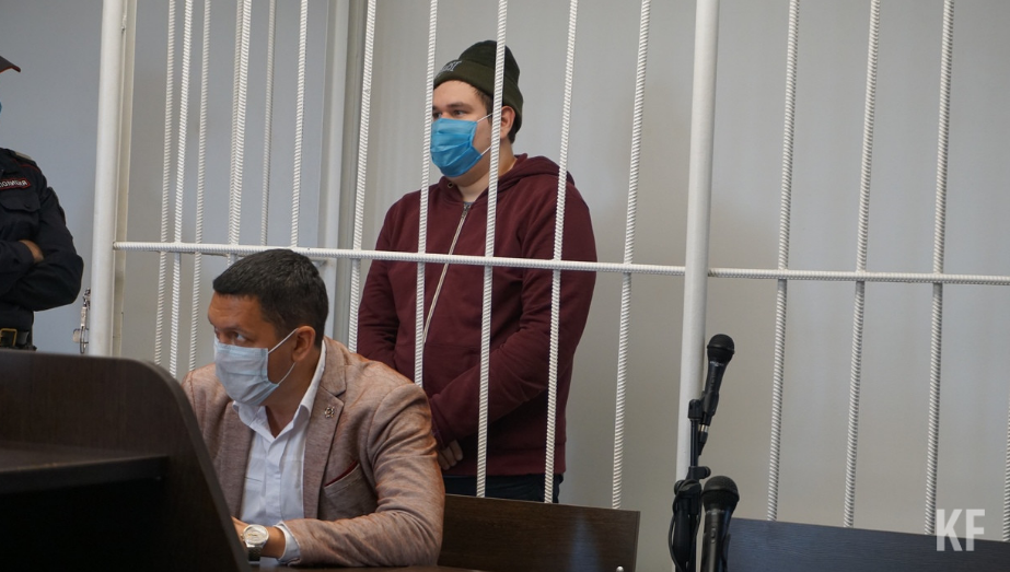 Рустем Мухамадьяров схватил мальчика за шиворот и горло