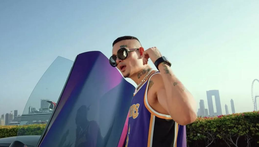 В трех клипах заметили рекламу запрещённых препаратов.