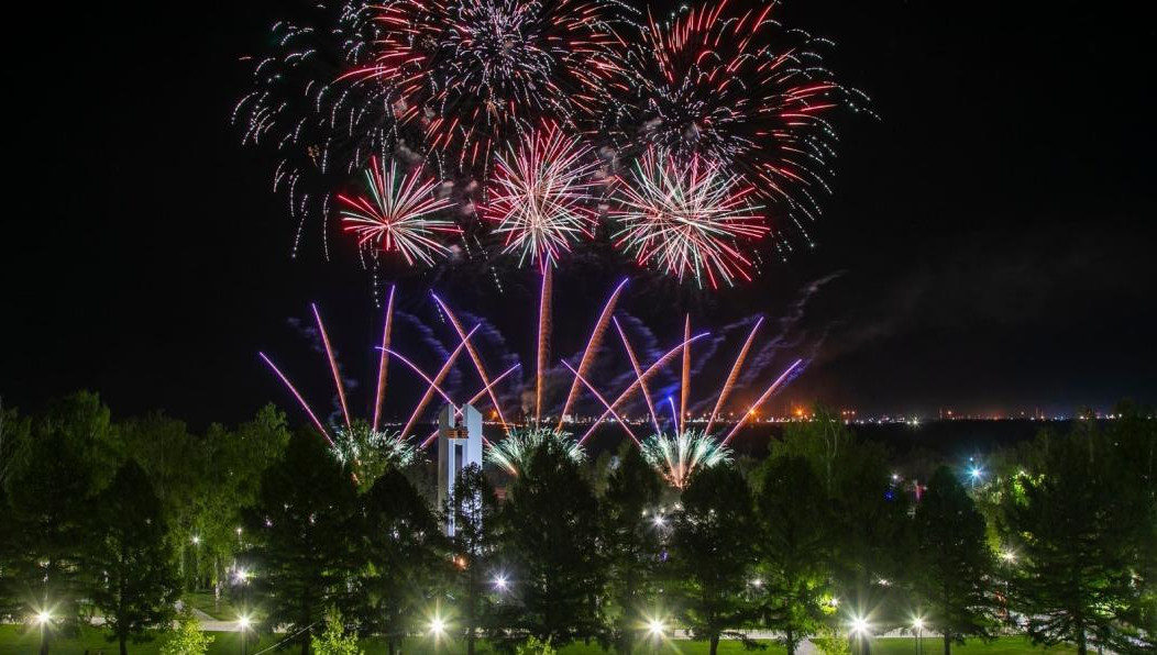 На главной сцене выступила вокальная группа ViVA.