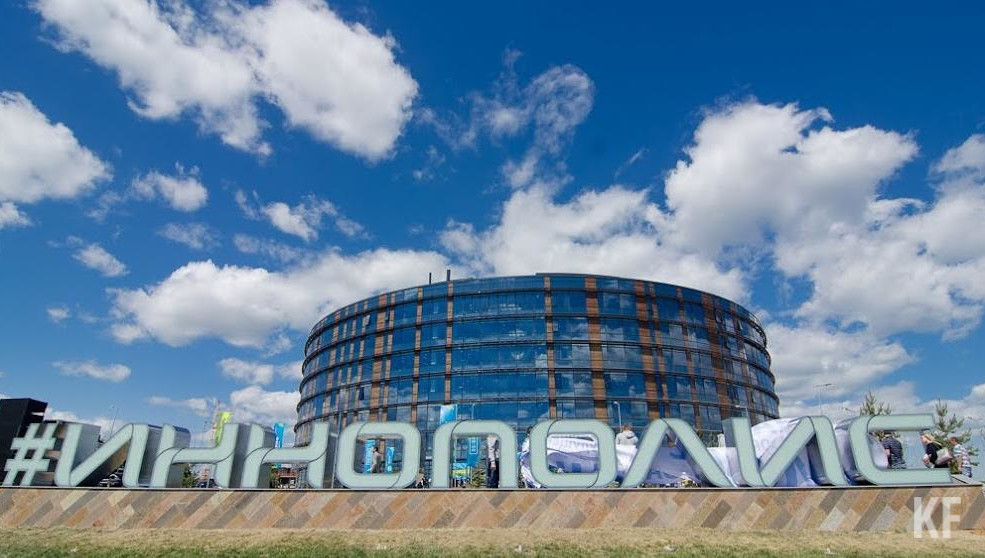 На территории площадью 1