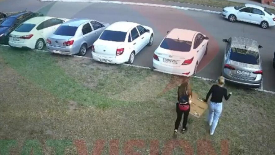 Нападавшие также пытались снять с пострадавшей цепочку.