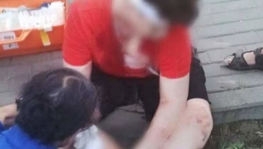 В тяжелом состоянии подростка доставили в НИИ неотложной детской хирургии и травматологии.