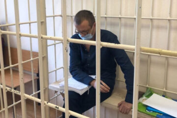 Фигурант дела о финансовых махинациях сотрудников татарстанского филиала «Росгосстраха» угрожал свидетелю в коридоре суда.