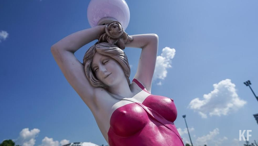 Под удар блюстителей нравов попали нагие скульптуры.