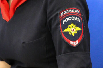 На место инцидента стянулись сотрудники правоохранительных органов.