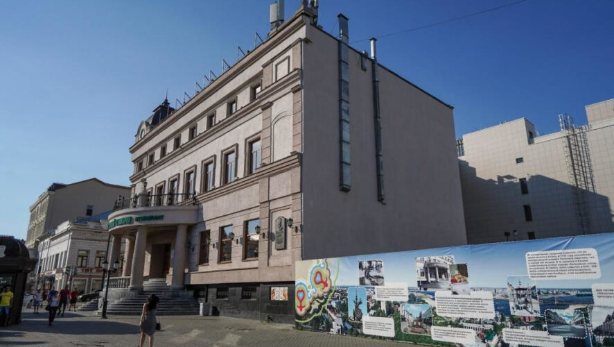 От улицы Мусы Джалиля до Кремля растянулась целая галерея с потайными входами.