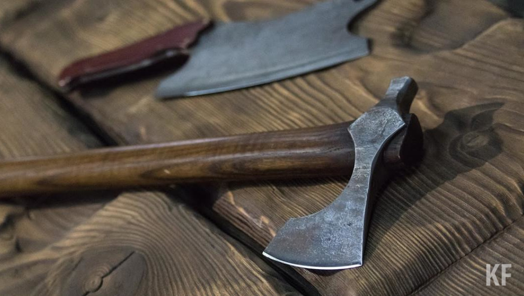 Злоумышленник пригласил женщину «полюбоваться» на порубленного.