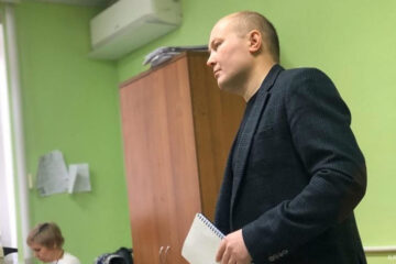 Экс-начальнику Управления образования Казани продлили домашний арест. Свою вину в получении взятки он по-прежнему не признаёт.