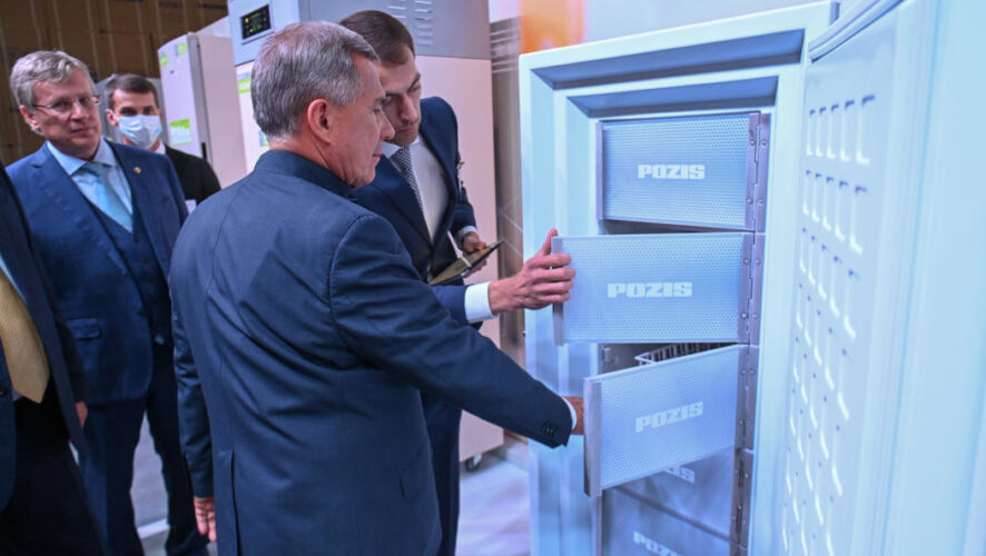 Минниханов и Чемезов также осмотрели линейку холодильников АО «Позис».