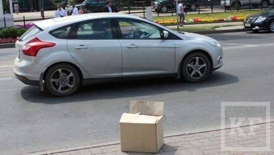 Из-за подозрительной коробки полицейские оцепили сегодня участок центральной улицы в Альметьевске