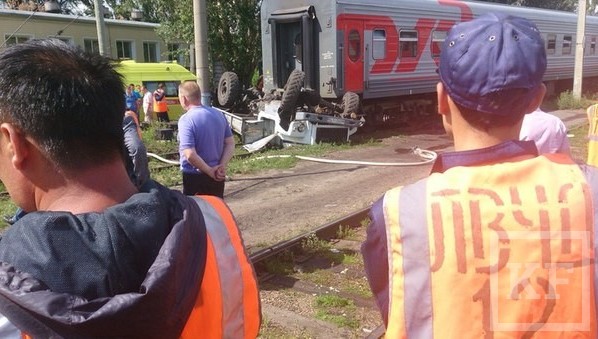 Крупное ДТП произошло сегодня на нерегулируемом железнодорожном переезде около вокзала Казани — тепловоз