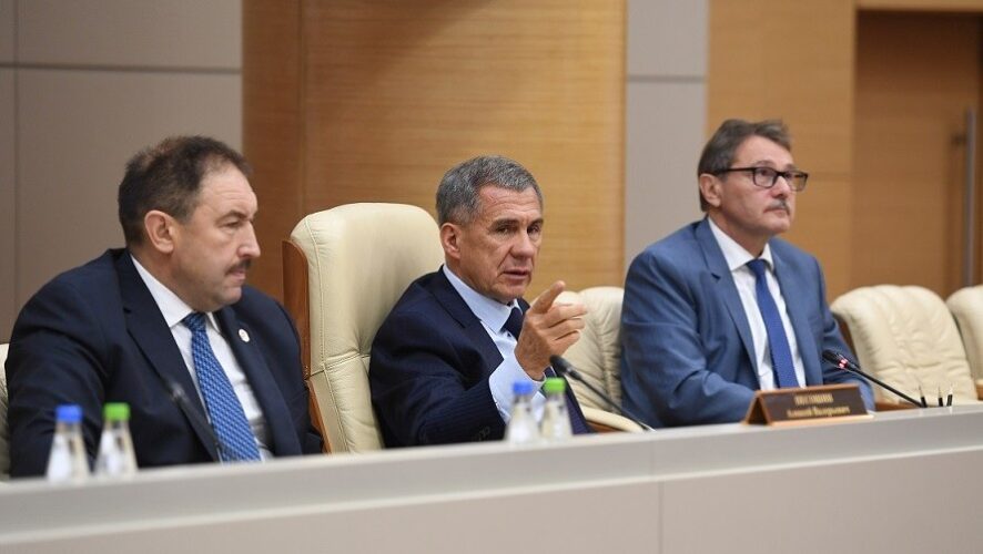 Президент Татарстана раскритиковал министров за недостаточное внимание к его поручениям по реализации Стратегии-2030. А также дал указание внести изменения в документ