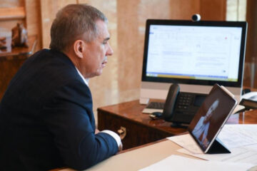 Президент Татарстана попросил набраться терпения при проведении дистанционного обучения.